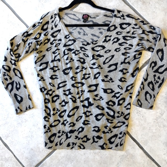 Women’s Bebe taupe and black top - Picture 11 of 11